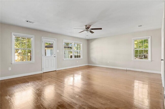 Photo - 207 Tanglewood Dr