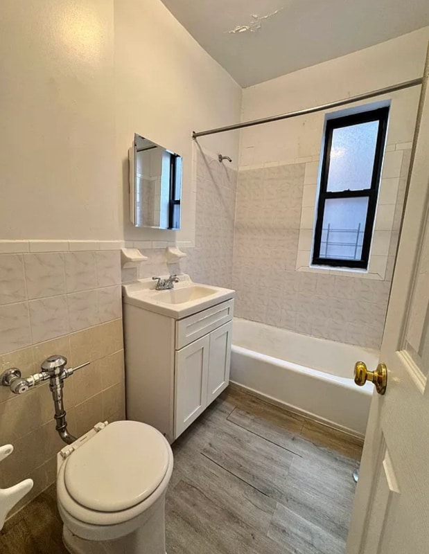 Photo - 2851 Valentine Ave Unit 601