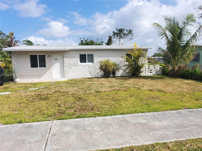 Building Photo - 10845 SW 221st St Rd Rental