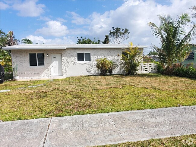 Building Photo - 10845 SW 221st St Rd Rental