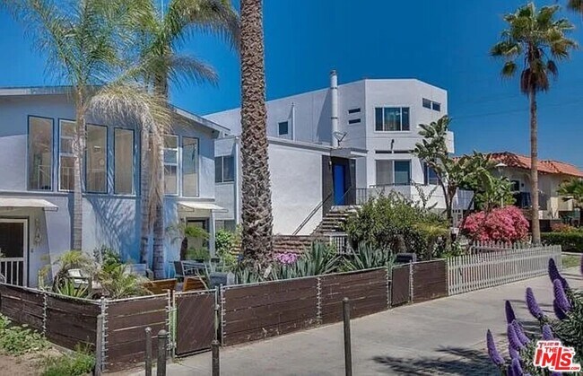 Photo - 25 Catamaran St