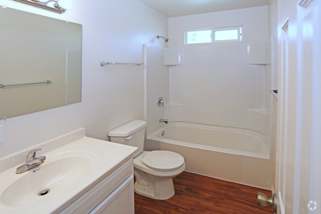 2BD, 1BA - 675 SF - Palm Garden Apartments