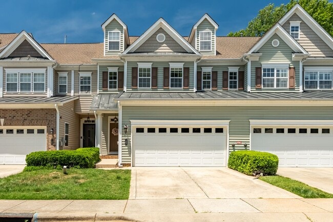 Building Photo - Gorgeous Lake Hogan Farms townhome available NOW!