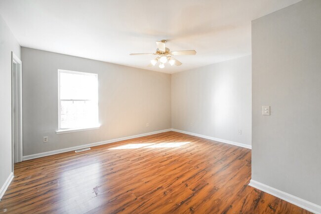 Photo - 250 Kendall Ln