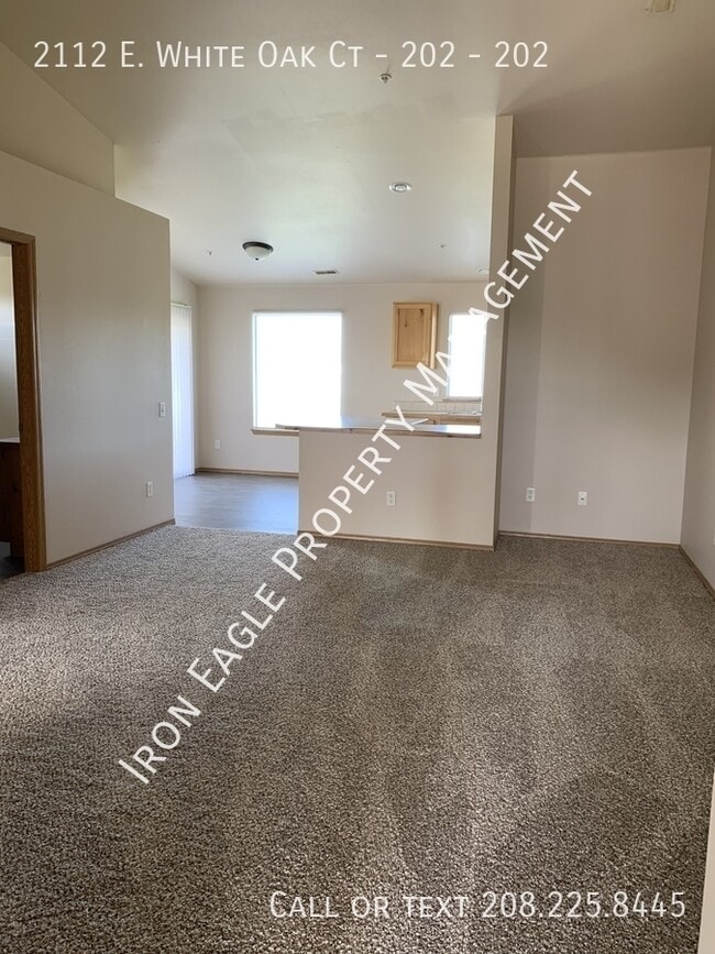 Photo - 2112 E White Oak Ct Unit 202