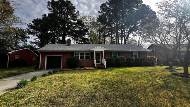 Building Photo - 3 Bed 1.5 Bath Ranch