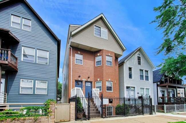 Building Photo - 3115 N Oakley Ave
