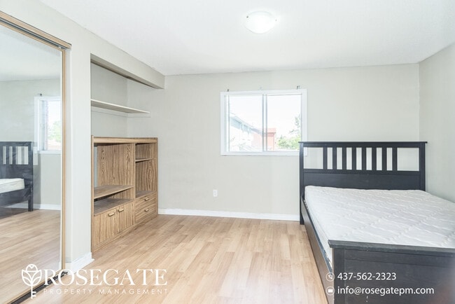 Photo - Pet-Friendly 4-Bedroom + Den Detached Home with 2 Parking Spaces – Scarborough Unit 1