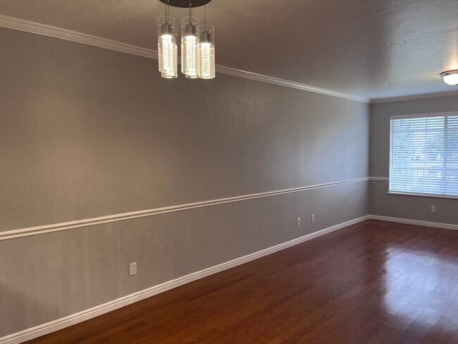 Dining - 1525 S 175 E Unit 1525