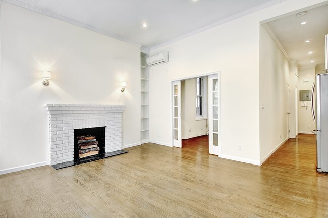 Photo - 198 W 10th St