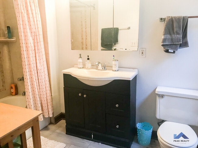 Photo - 1703-13 Ridge Ave.