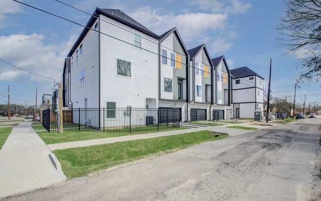 Photo - 2803 Anita St