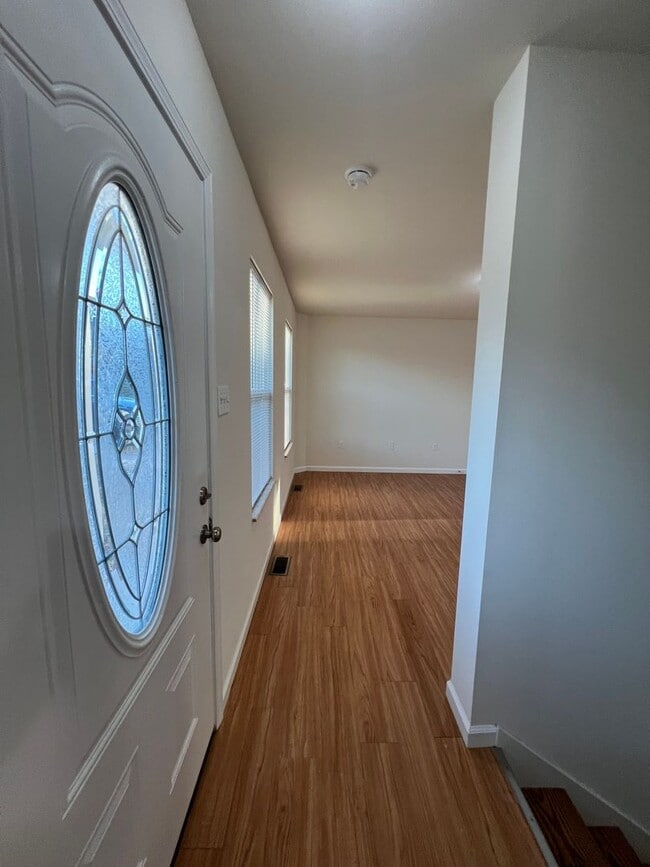 Building Photo - 3 Bedroom 2 bath 2 car garage house Unit 106 Horseshoe Valley Dr