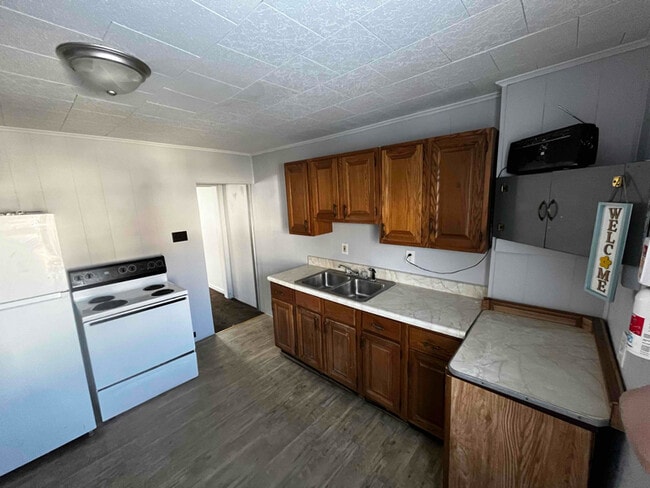 Photo - 377 W Ridge St