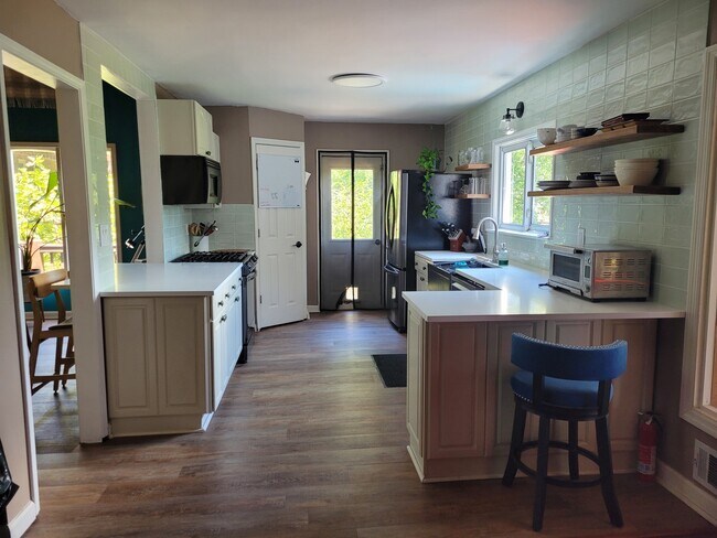 Photo - 967 Smoketree Dr Unit Bedroom with bathroom