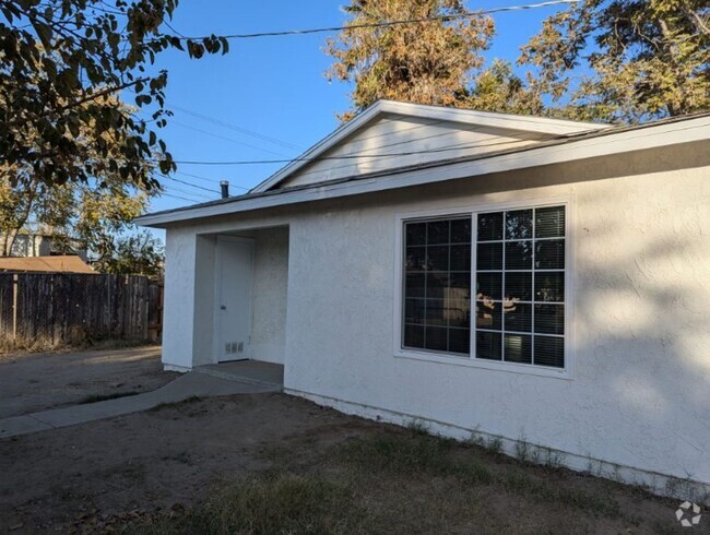 Building Photo - Newly Renovated 2 Bedroom 1 Bath Rental