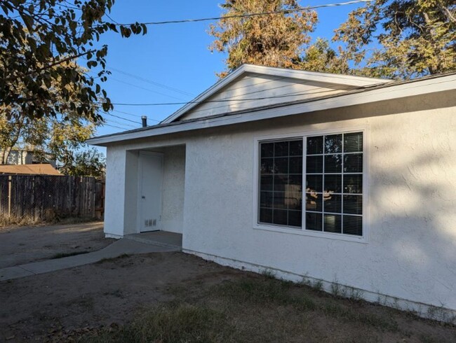 Newly Renovated 2 Bedroom 1 Bath - Newly Renovated 2 Bedroom 1 Bath Casa