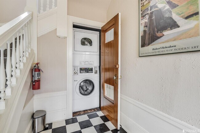 Photo - 847 Castro St Unit 2