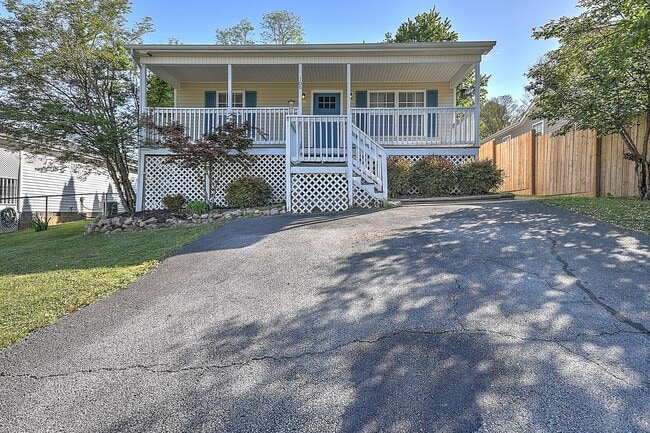 105 St James Pl