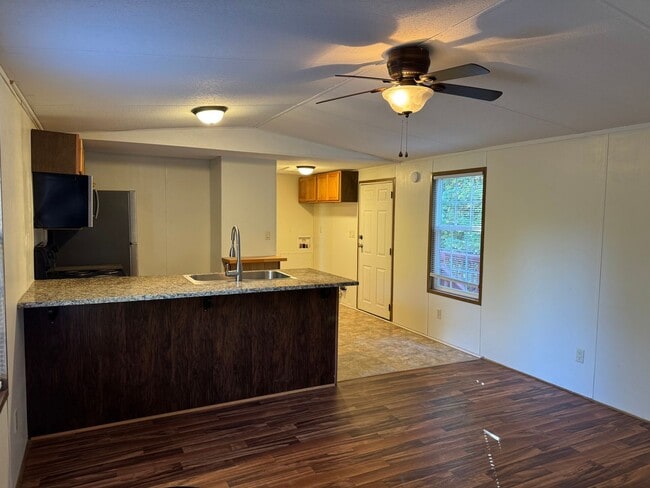 Photo - Two Bedroom Trailer in Maiden