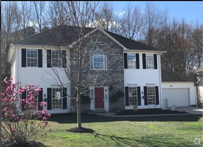 Building Photo - Huntersville, 2-Story Stone Front Traditio... Rental