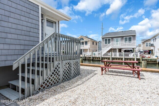 Photo - 208 Mallard Ln