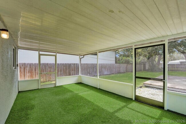 Photo - 300 SW 19th Ave