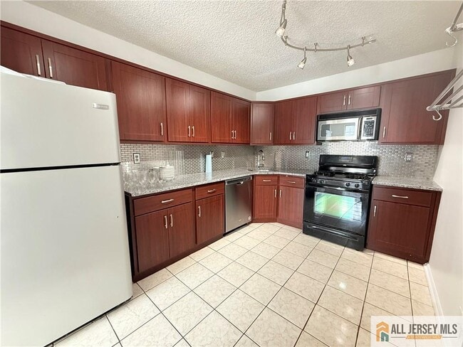 Photo - 115 Albury Way