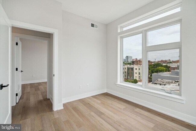 Photo - 720 W Thompson St Unit 2 BEDROOM