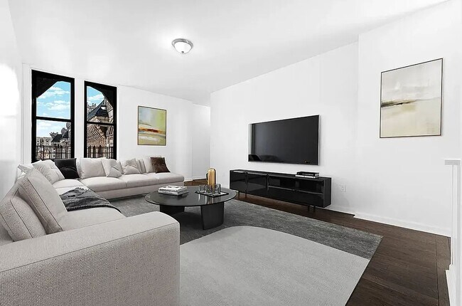 Photo - 845 Riverside Drive