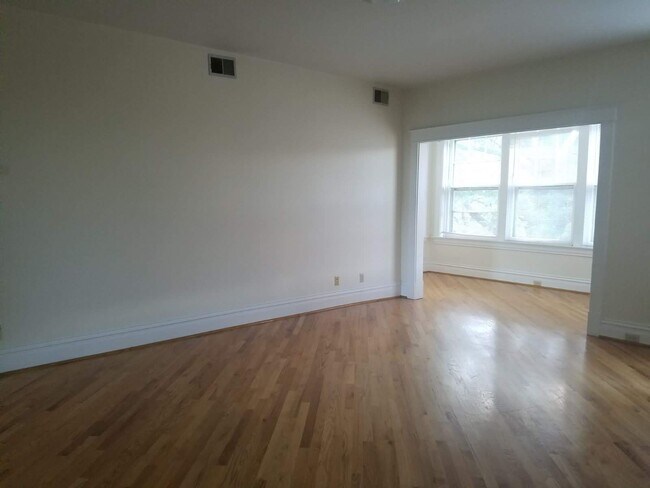 Building Photo - 324 Laurel St Unit 1S Rental