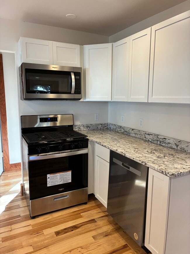 Photo - 875 W Oak St