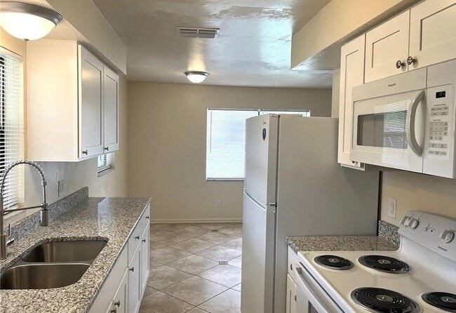 Photo - 2656 Lime St