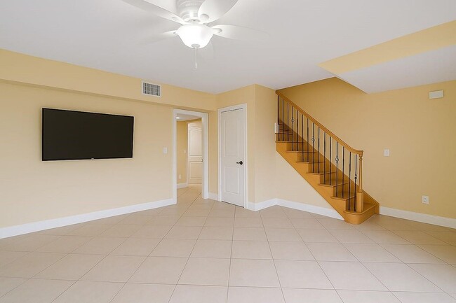 Building Photo - 347 Virginia St Rental