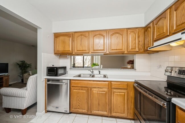 Photo - 260 E Court of Shorewood Unit 4