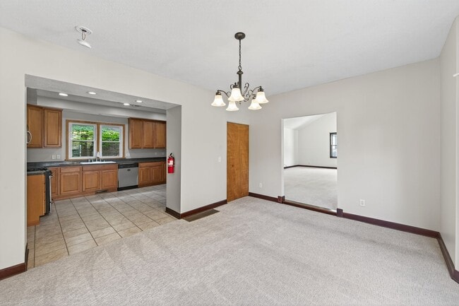 Building Photo - 6 month lease Spacious, 5bd, 2.5 renovated home in Midway!! AVAILABLE NOW