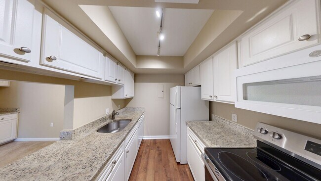 Photo - 18336 Streamside Dr Unidad 204