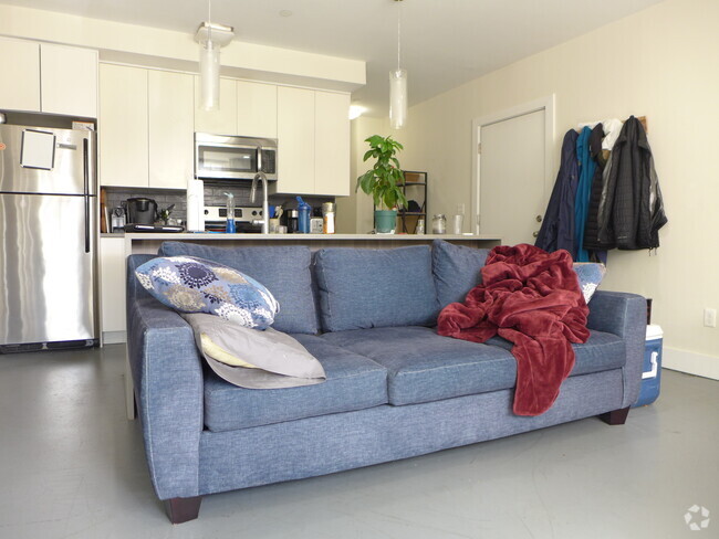 Building Photo - 662 Massachusetts Ave Unit 3 Rental