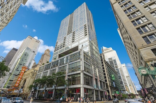 Building Photo - 8 E Randolph St Unit 2005 Rental