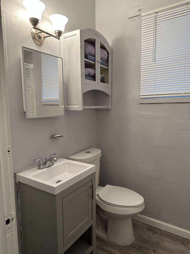 Photo - 460 Bluff Dr