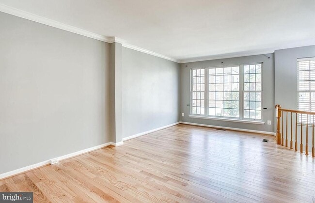 Photo - 25242 Dunvegan Square