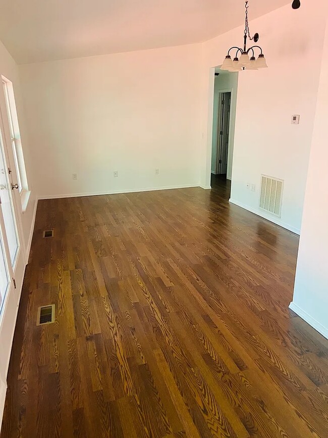 Photo - 9 Bewdley Cir