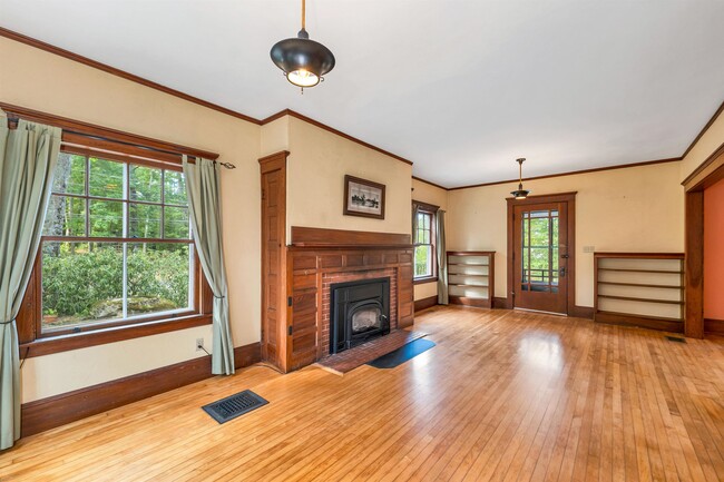 Photo - 44 Neighbors Row