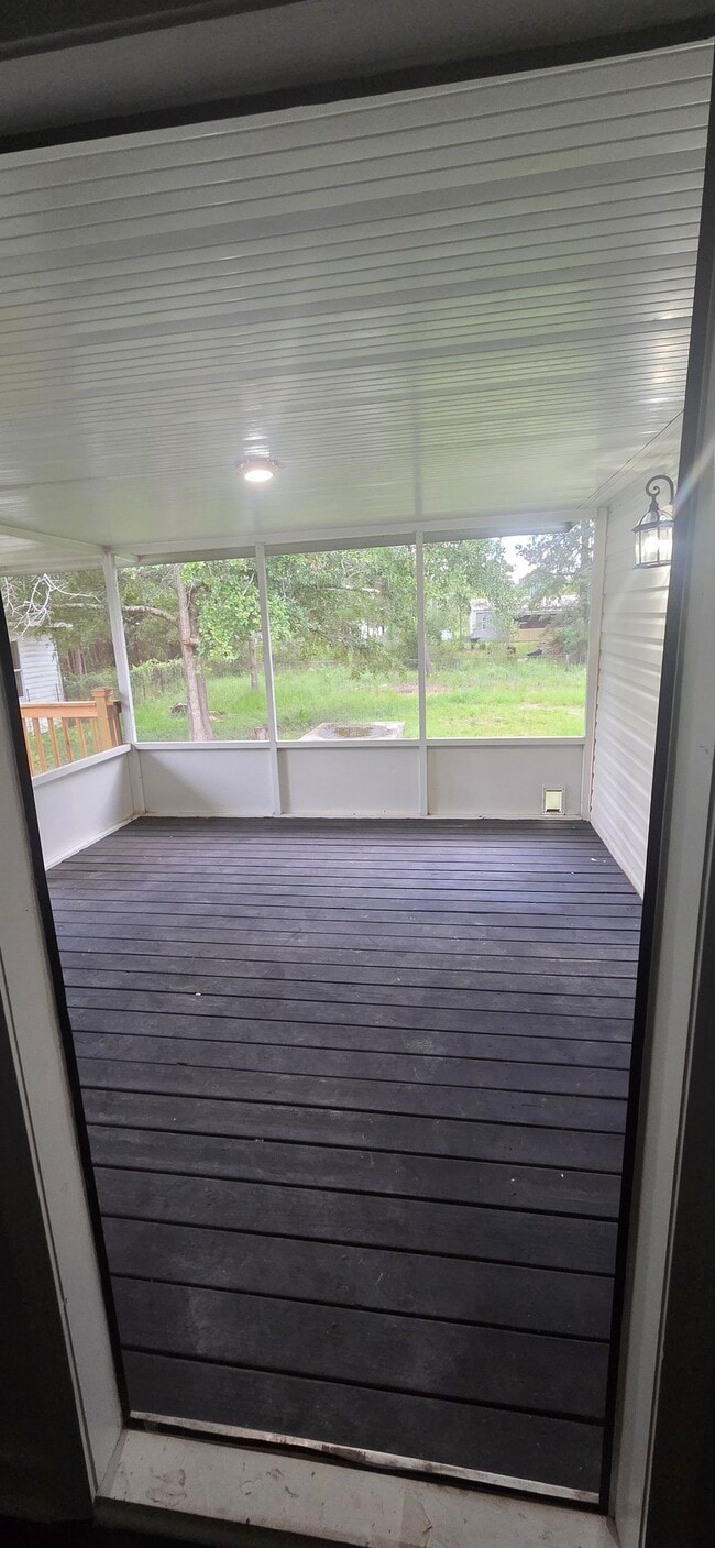 93 Huckaberry Ln