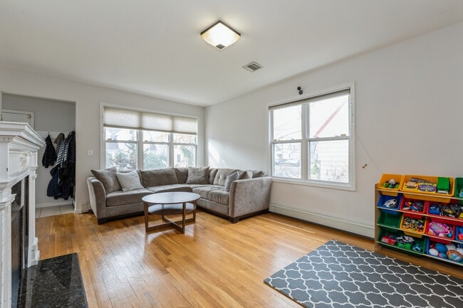 Photo - 39 Linwood Ave