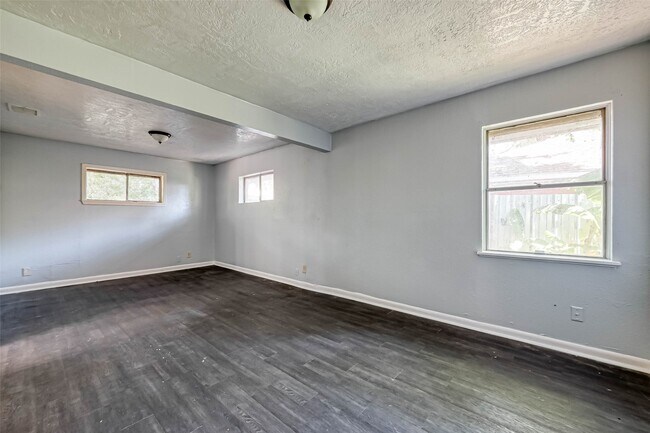 Photo - 10506 Buffum St