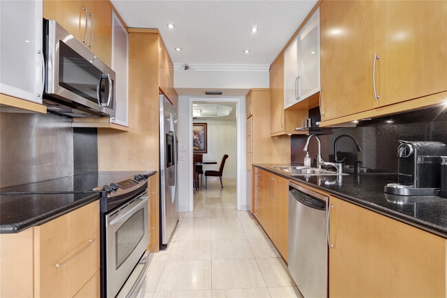 Photo - 20191 E Country Club Dr Unit 510