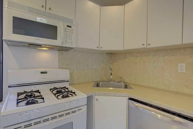 Photo - 141 W 10th St Unit 18