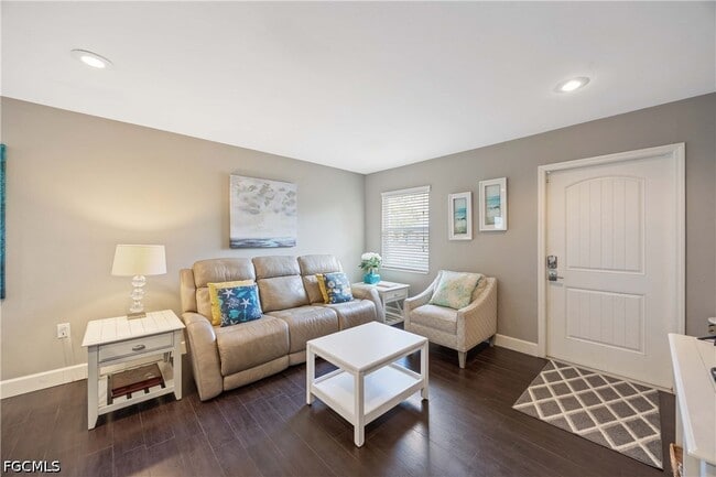 Photo - 856 104th Ave N