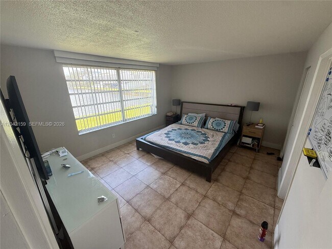 1300 NE 191st St Unit A106